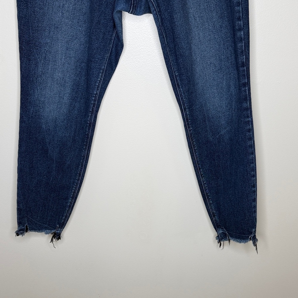 Old Navy Rockstar Super Skinny Ankle Mid-Rise Jeans - Picture 5 of 14